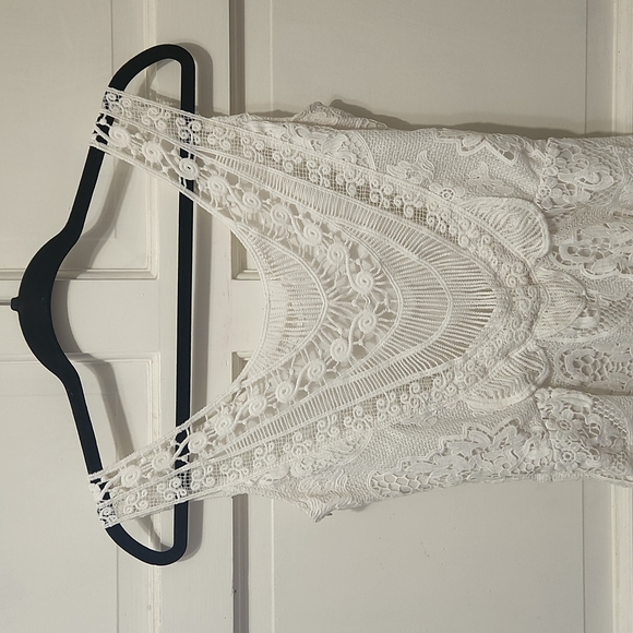 White romper with lace detail size small - Picture 5 of 5